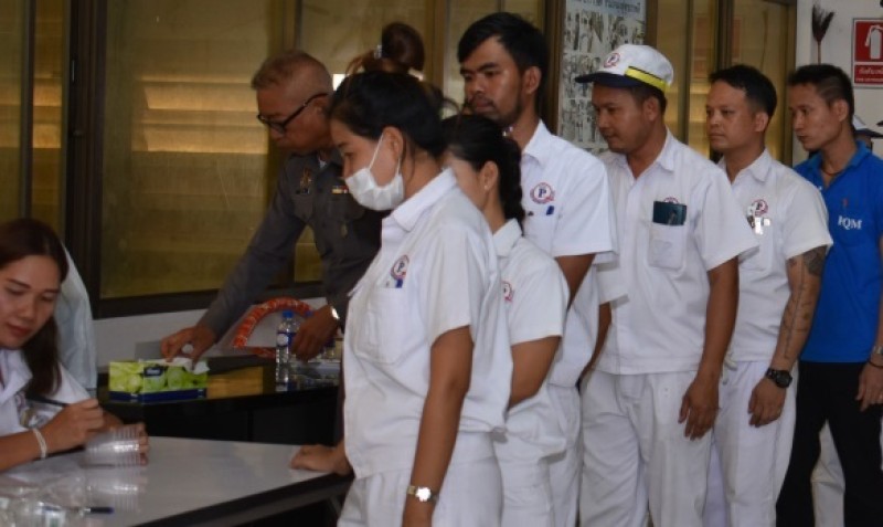 บริษัท พี ควอลิตี้ แมชชีน พาร์ท จำกัด ร่วมกับสถานีตำรวจภูธรบางเสาธง อำเภอ บางเสาธง สมุทรปราการ จัดให้มีการตรวจปัสสาวะพนักงานทุกระดับ เพื่อตรวจหาสารเสพติดในร่างกาย ตามโครงการโรงงานสีขาวปลอดยาเสพติด โดยไม่เสพ ไม่ค้าไม่ยุ่งเกี่ยวกับยาเสพติดทุกชนิด และคอยสอดส่องดูแลสังเกตพฤติกรรมการทำงานของพนักงาน เมื่อวันที่ 24 เมษายน 2561
